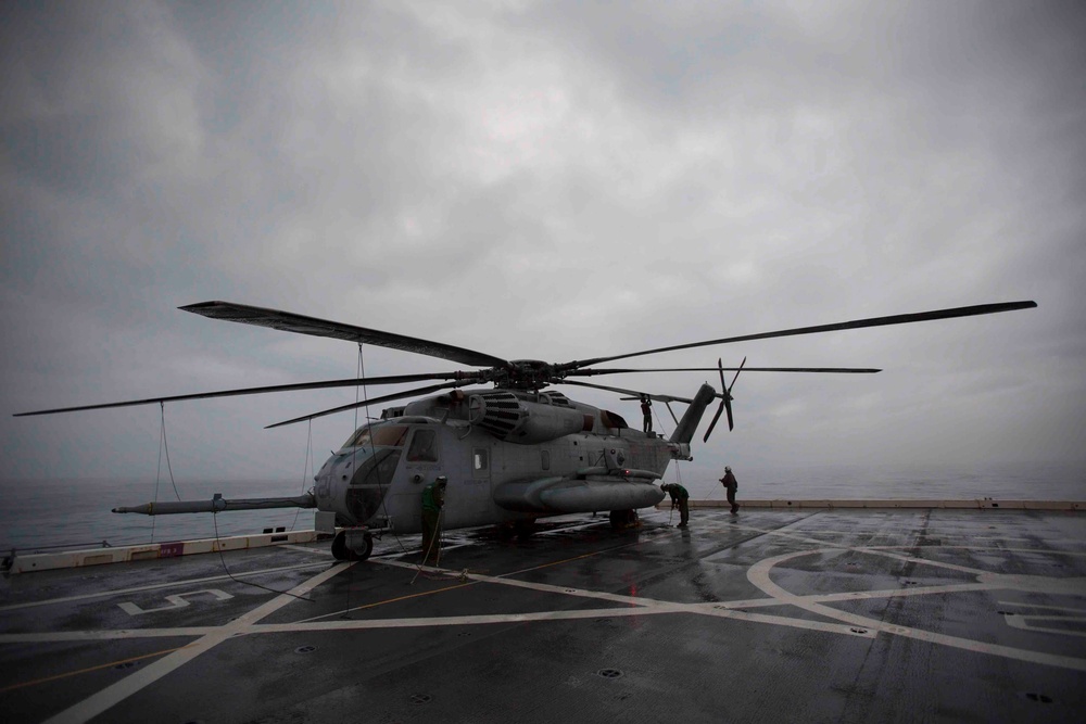 22 MEU Super Stallion flight deck ops