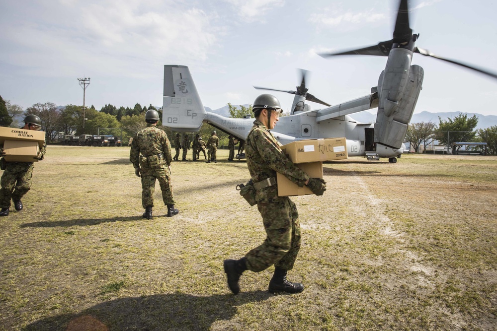 JSDF, U.S. Marines continue Ship to Shore Earthquake Relief