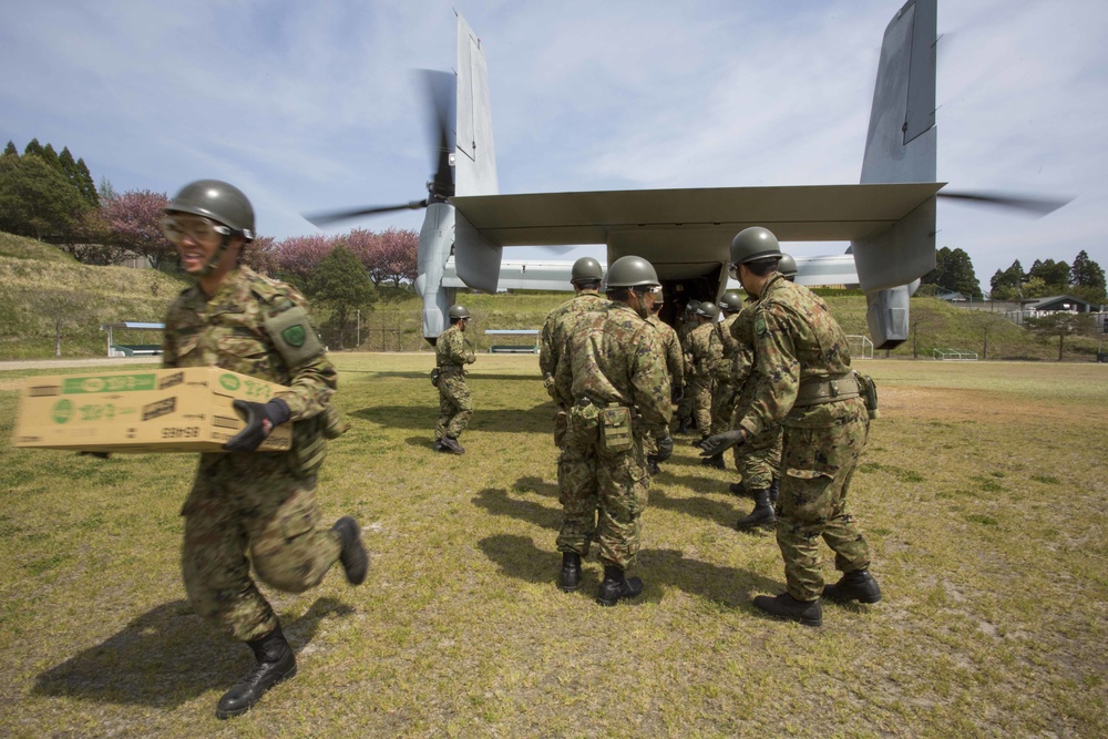 JSDF, U.S. Marines continue Ship to Shore Earthquake Relief