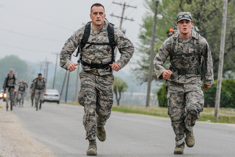 Airmen compete for German badge