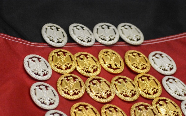 Airmen receive German badge