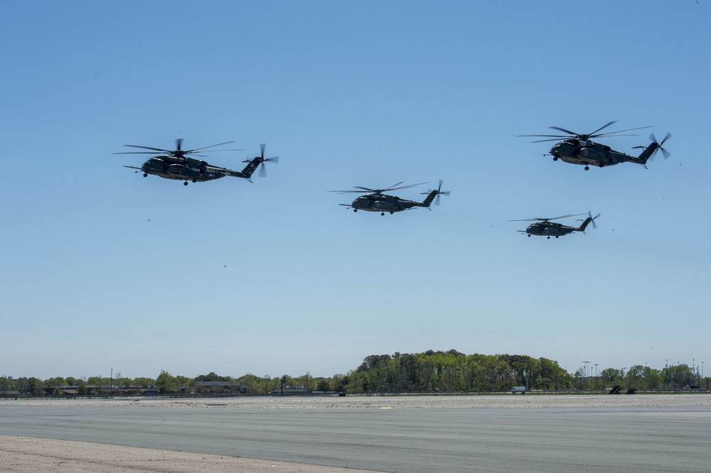 HM-14 conducts five-helicopter formation