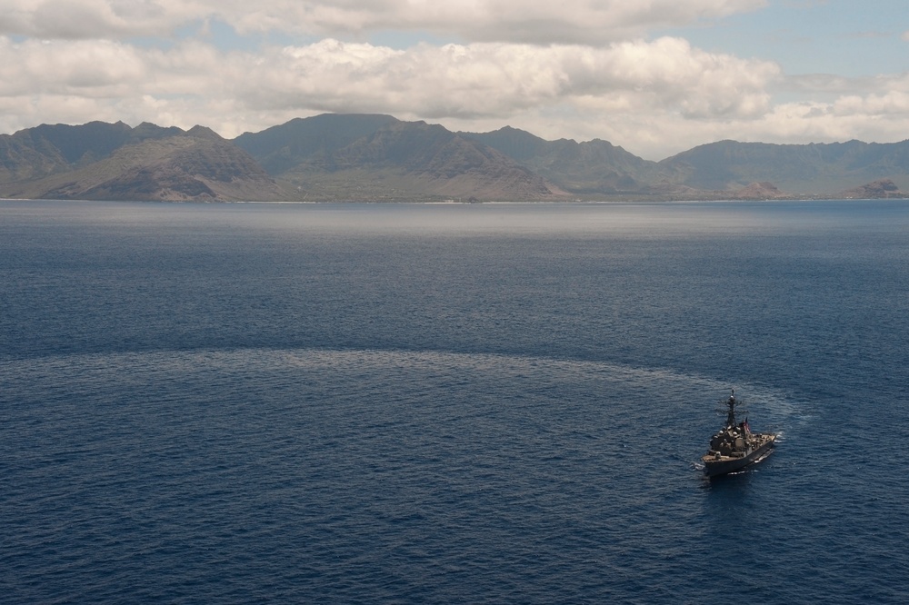 USS O’Kane (DDG 77) transits the Pacific Ocean