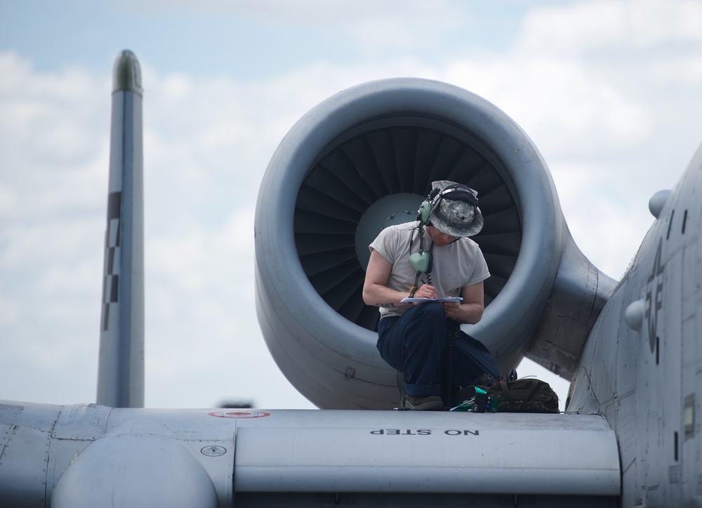 PACAF maintainers keep A-10 airborne