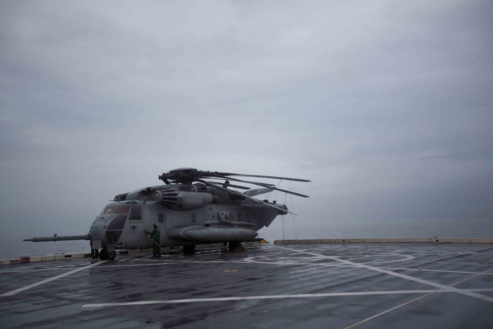 22 MEU Super Stallion flight deck ops