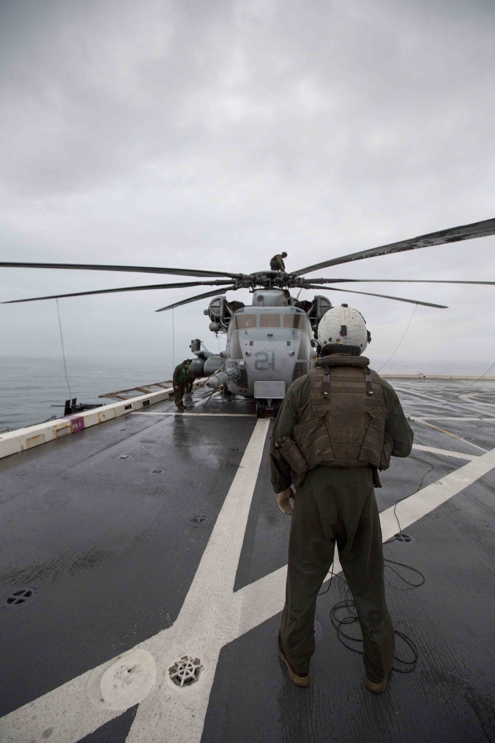 22 MEU Super Stallion flight deck ops