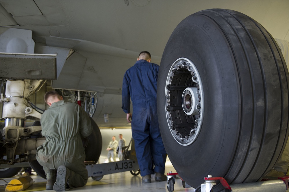 KC-135 tire changing competition