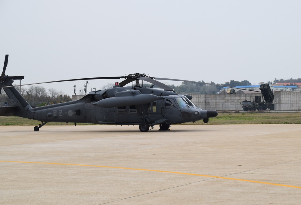 ROK UH-60P Black Hawk stages near Patriot Battery at Max Thunder '16