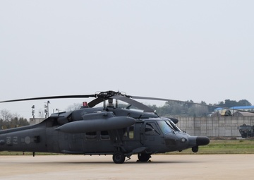 ROK UH-60P Black Hawk stages near Patriot Battery at Max Thunder '16