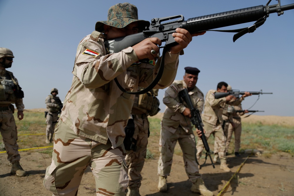 Iraqi soldiers learn reflexive fire