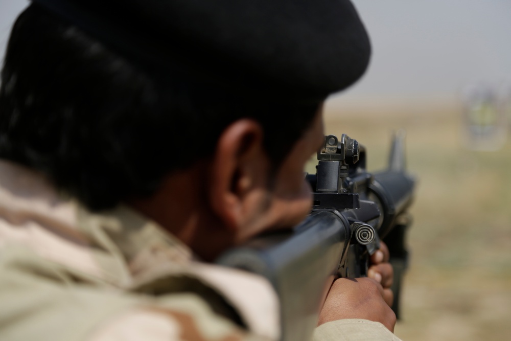 Iraqi soldiers learn reflexive fire