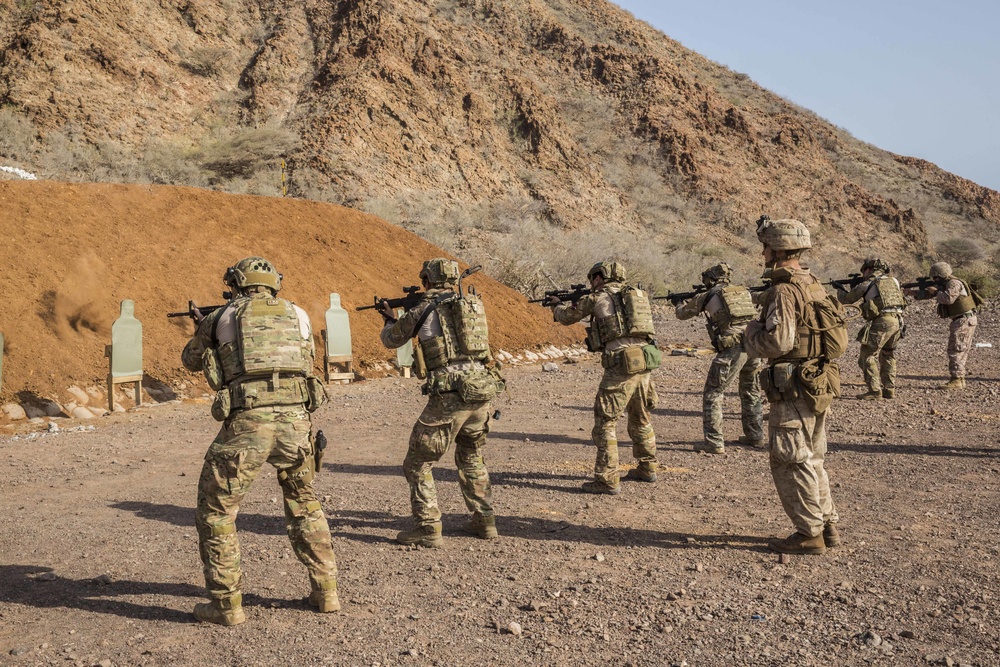 13th MEU Marines train with Air Force in Djibouti