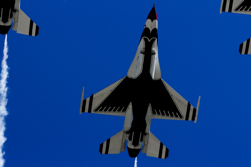 DVIDS Images AirPower soars over Hampton Roads [Image 2 of 8]