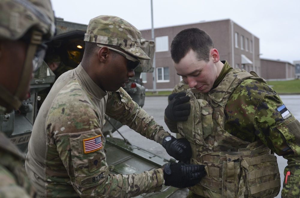 US 2CR Eagle Troop Soldiers introduce themselves to Estonian Army conscripts