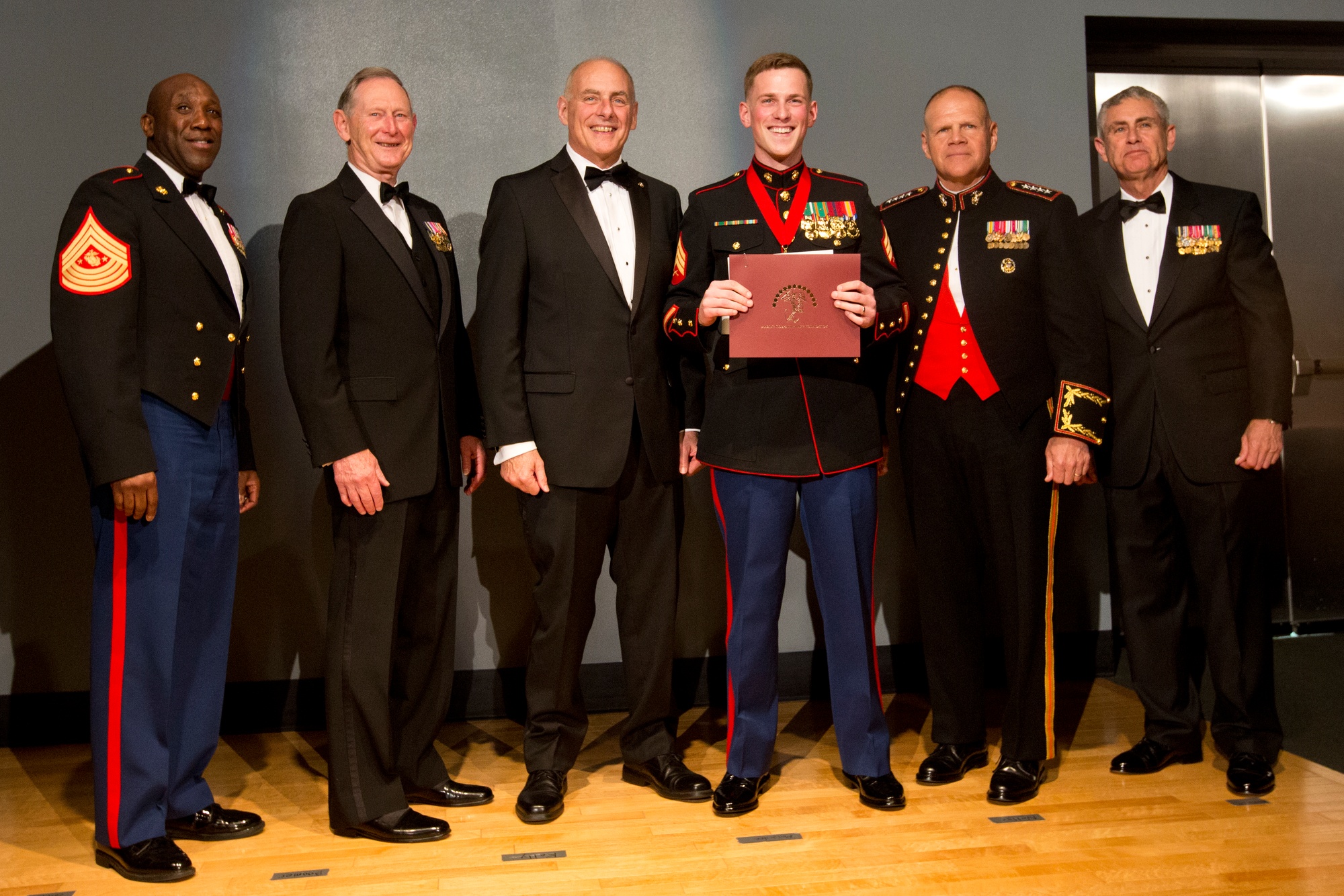 DVIDS - Images - CMC at the Marine Corps Heritage Foundation Annual Awards  Dinner [Image 3 of 22]
