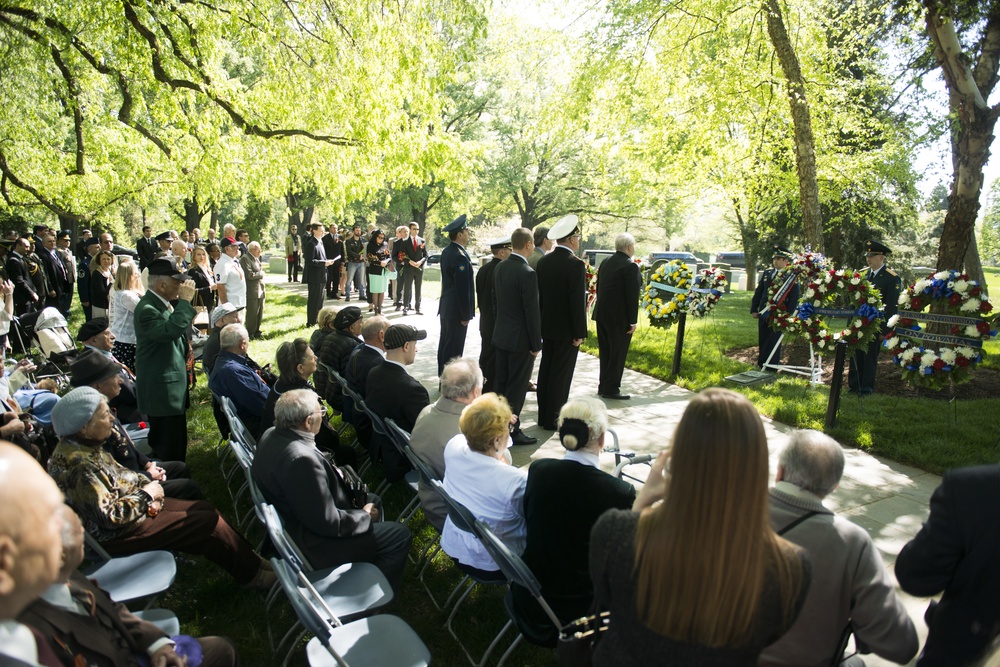 Wreath laying ceremony at the Spirit of the Elbe marker in Arlington National Cemetery