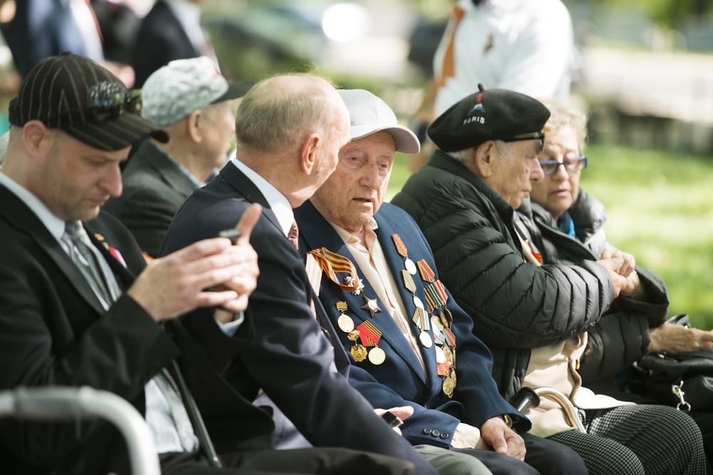 Wreath laying ceremony at the Spirit of the Elbe marker in Arlington National Cemetery