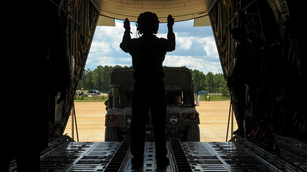 RAAF Airmen work with U.S. Air Force Airmen to deliver cargo