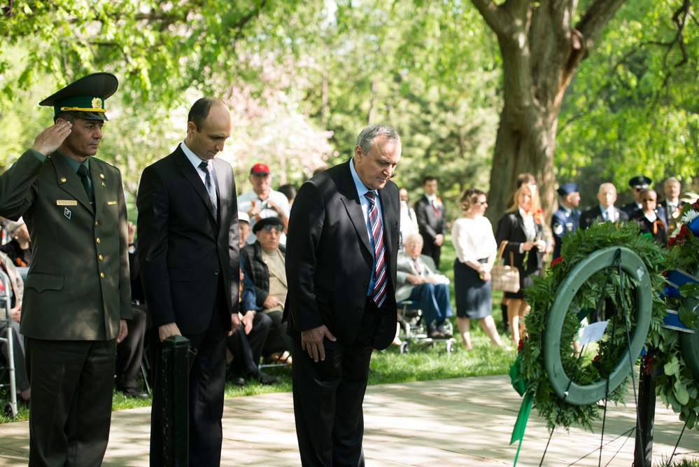 Wreath laying ceremony at the Spirit of the Elbe marker in Arlington National Cemetery