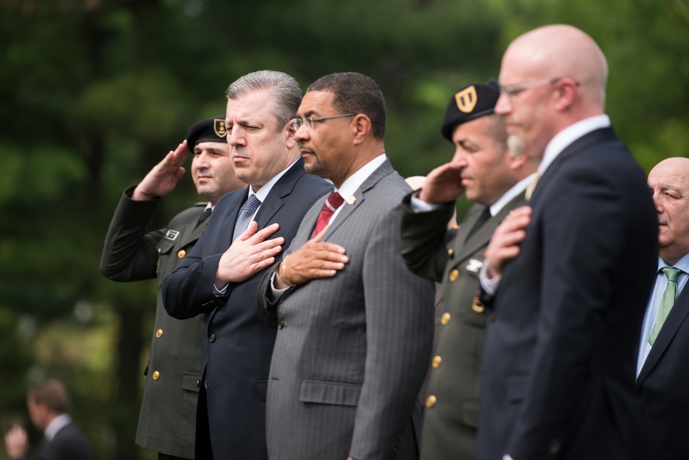 Prime Minister of Georgia lays a wreath at the gravesite of Gen. John Shalikashvili in Section 30 of Arlington National Cemetery