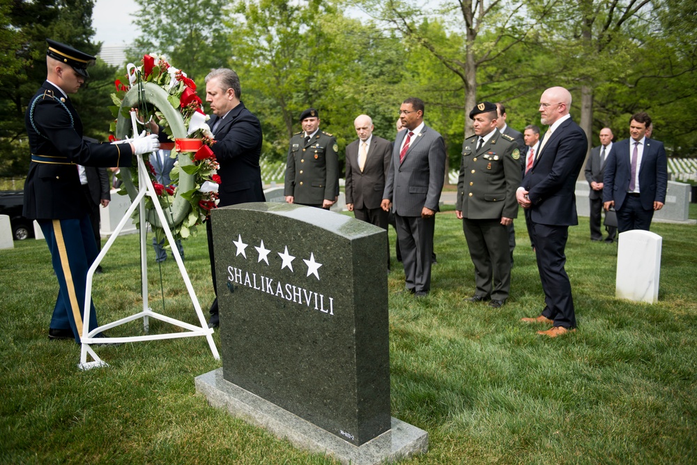 Prime Minister of Georgia lays a wreath at the gravesite of Gen. John Shalikashvili in Section 30 of Arlington National Cemetery