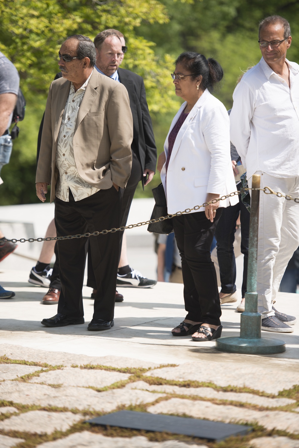 Federated States of Micronesia President visits Arlington National Cemetery