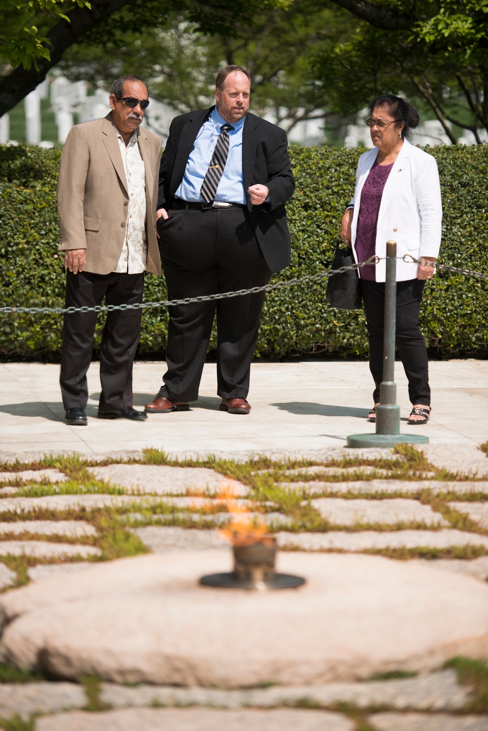 Federated States of Micronesia President visits Arlington National Cemetery