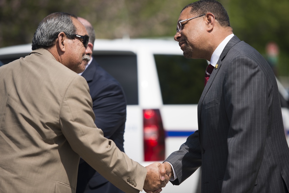 Federated States of Micronesia President visits Arlington National Cemetery