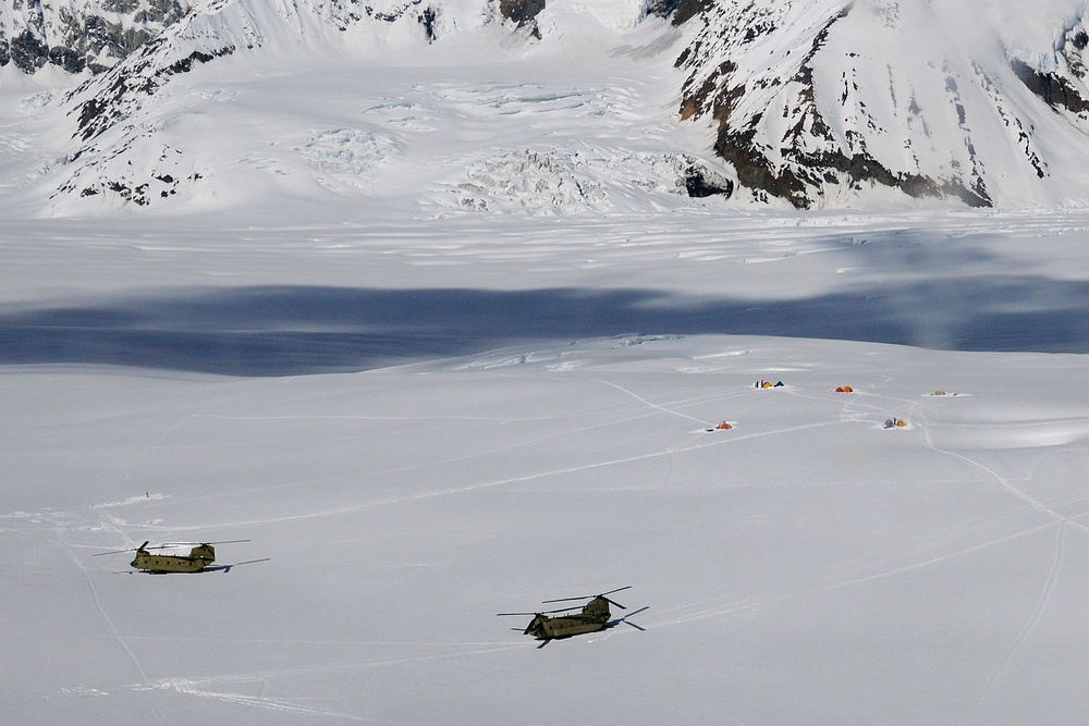 Army aviators help Park Service prep for 2016 Denali climb season