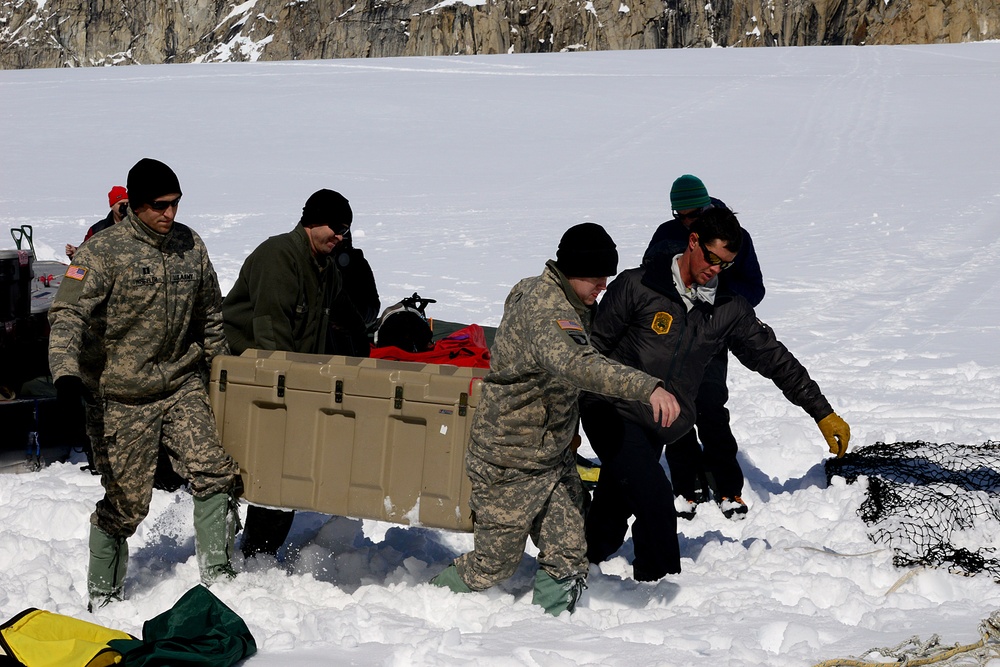 Army aviators help Park Service prep for 2016 Denali climb season