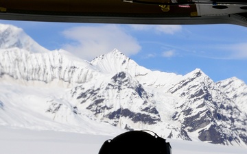 Army aviators help Park Service prep for 2016 Denali climb season