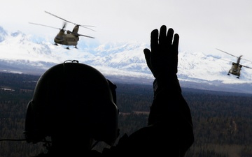 Army aviators help Park Service prep for 2016 Denali climb season