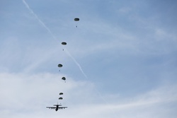 2nd Recon Marines conduct jump master refresher training [Image 1 of 6]