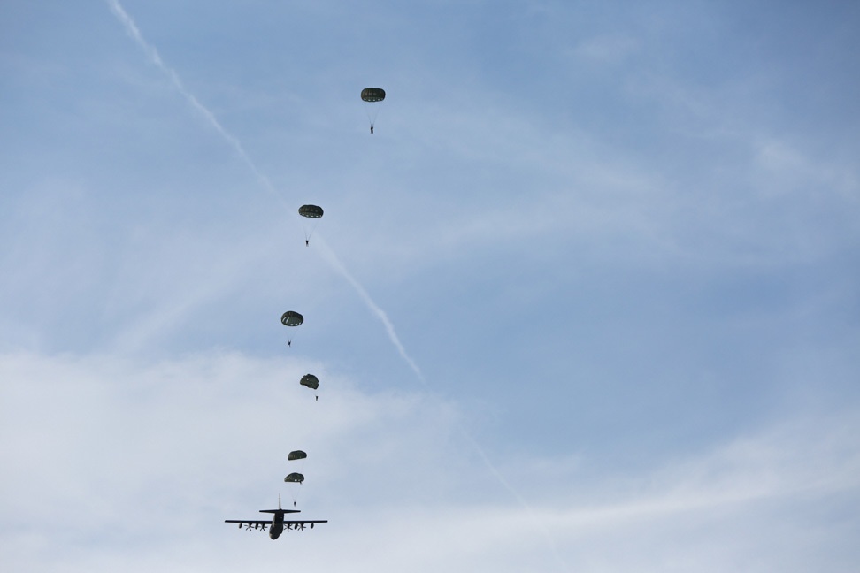 2nd Recon Marines conduct jump master refresher training