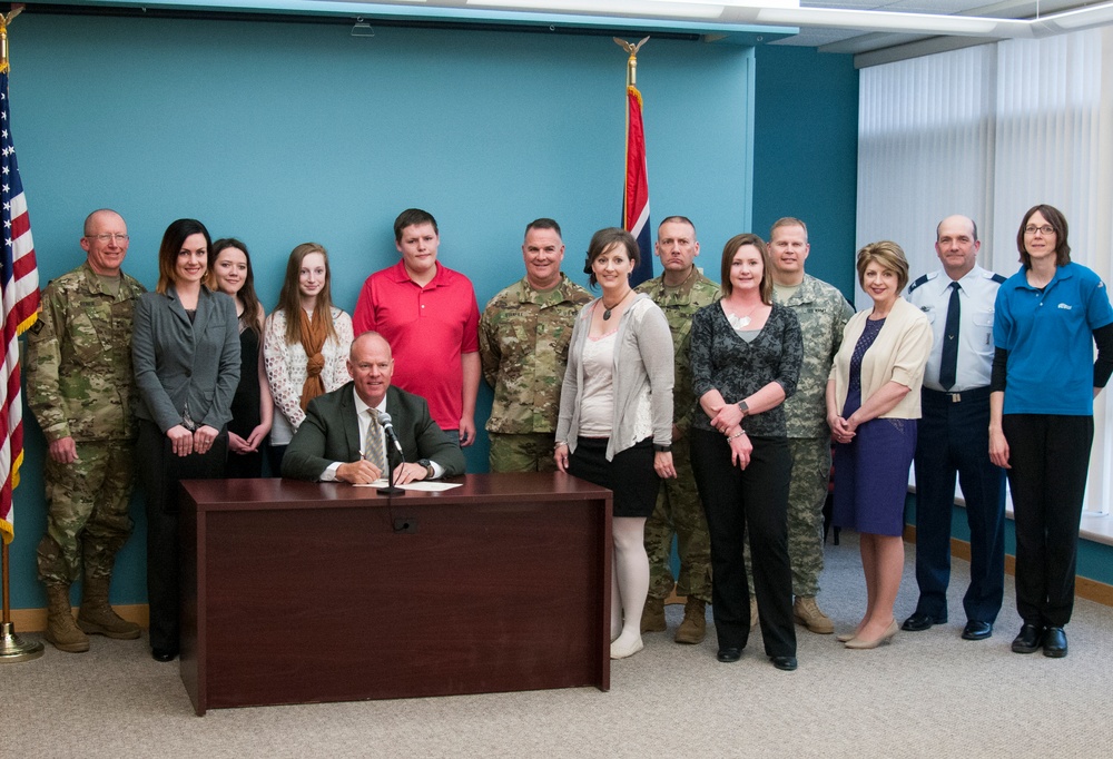Wyoming governor proclaims Month of the Military Child