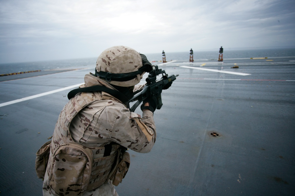 U.S. &amp; Spanish Marines conduct a deck shoot during AMPHIBEX 16.1