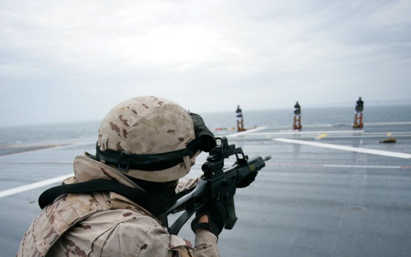 U.S. &amp; Spanish Marines conduct a deck shoot during AMPHIBEX 16.1
