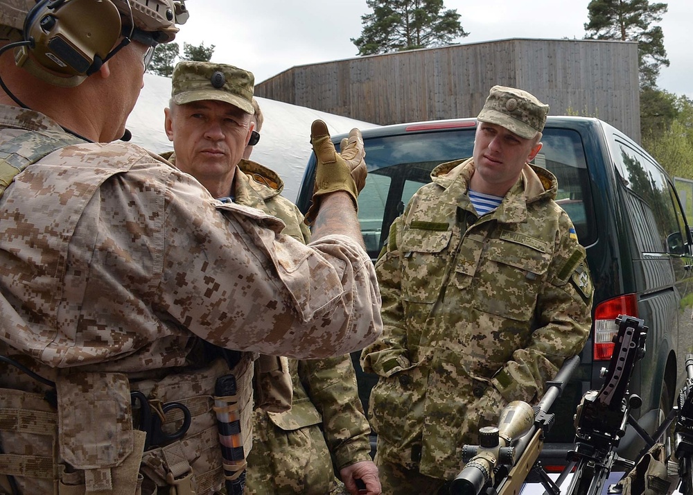 SEALS work with Ukrainian General