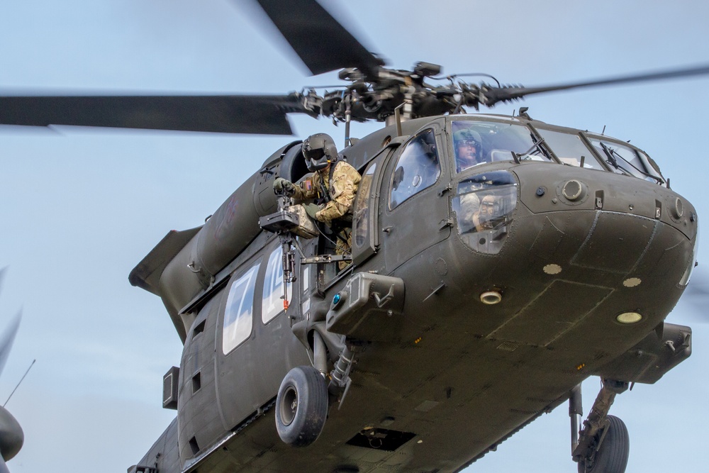 16th CAB, 2-2 SBCT conduct battalion-sized air assault training at JBLM