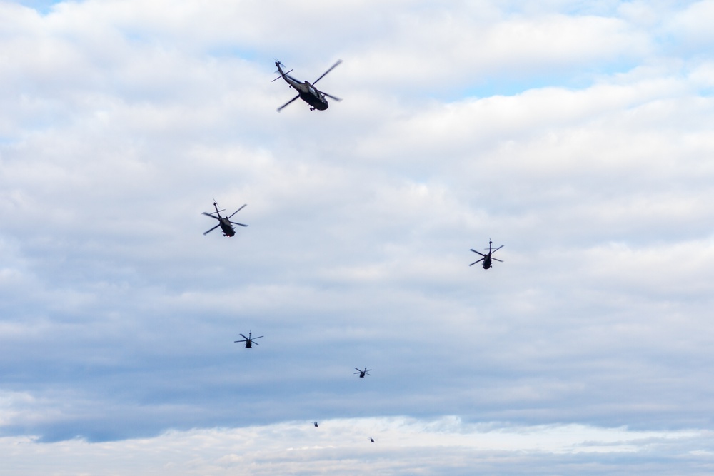 16th CAB, 2-2 SBCT conduct battalion-sized air assault training at JBLM