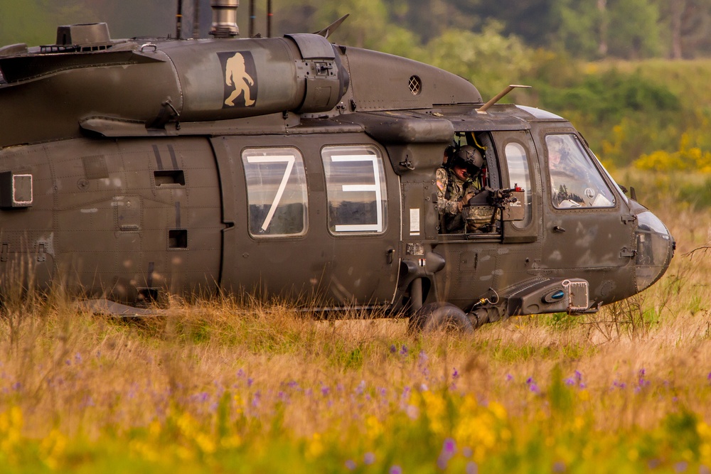 16th CAB, 2-2 SBCT conduct battalion-sized air assault training at JBLM