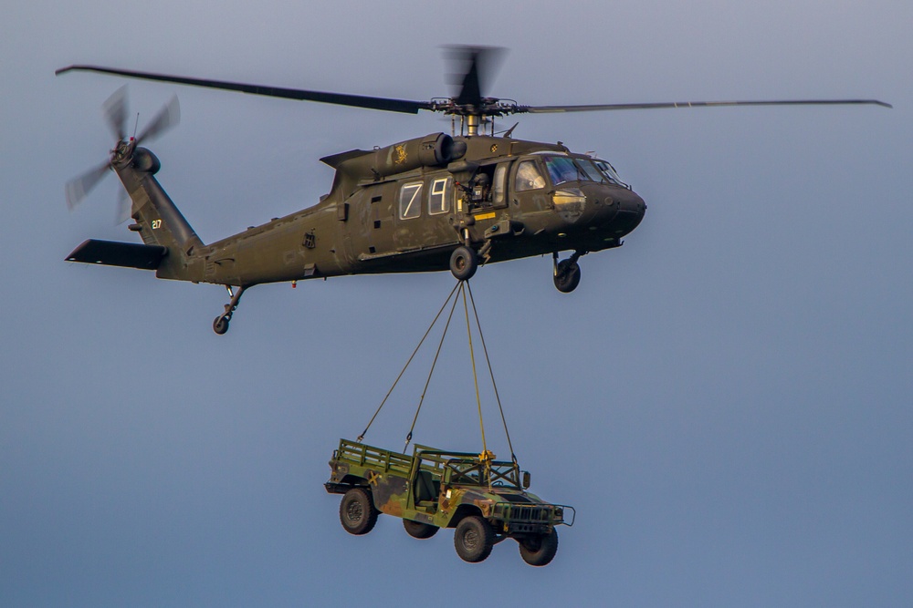 16th CAB, 2-2 SBCT conduct battalion-sized air assault training at JBLM