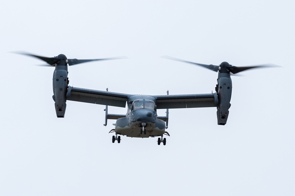 04-15-16 U.S. Air Force Academy CV-22 Landing on Terrazzo