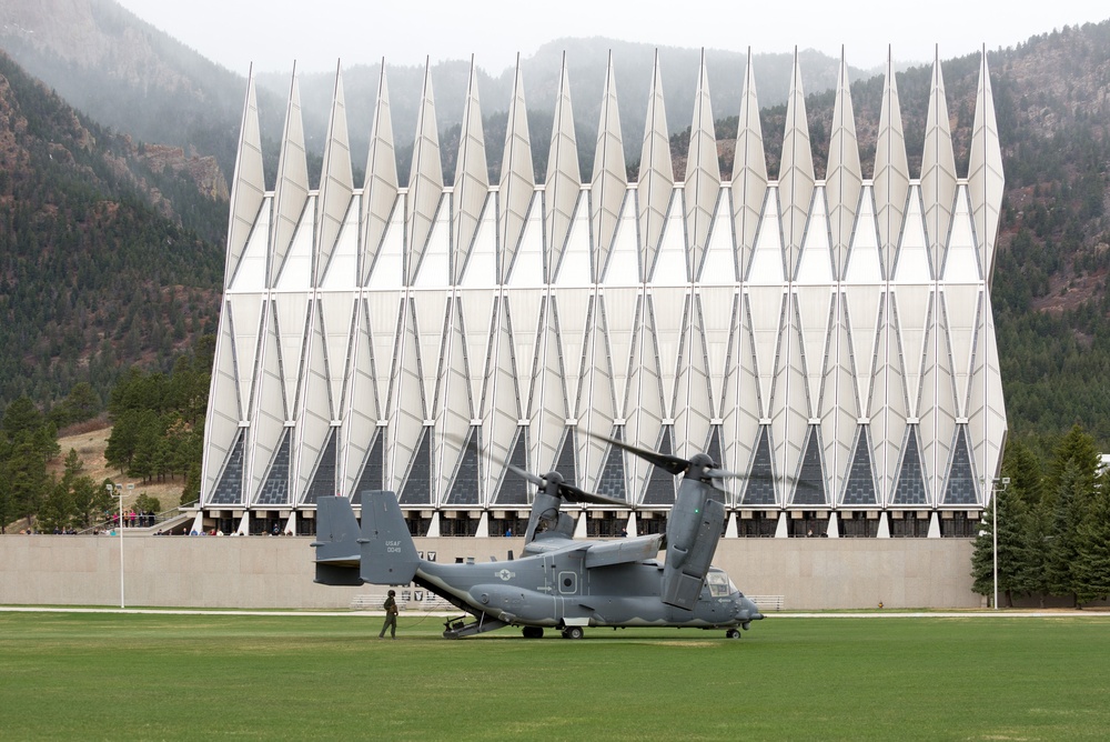 04-15-16 U.S. Air Force Academy CV-22 Landing on Terrazzo