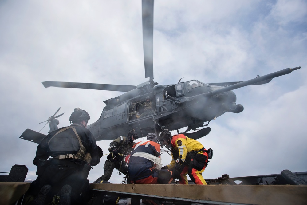 Alaska Air Guardsmen conduct rescue training off shores of Homer