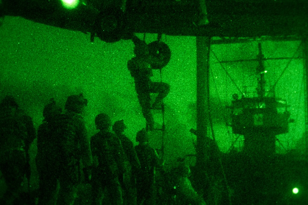 SOF conducts helicopter assault training