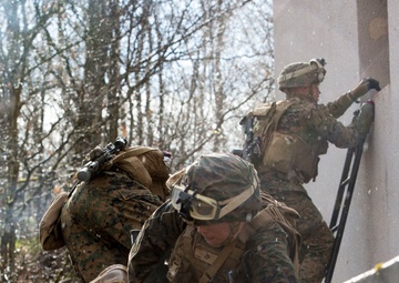 U.S. Marines complete pressure test with U.S. Army Special Forces