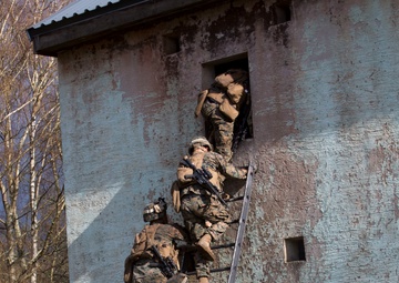 U.S. Marines complete pressure test with U.S. Army Special Forces