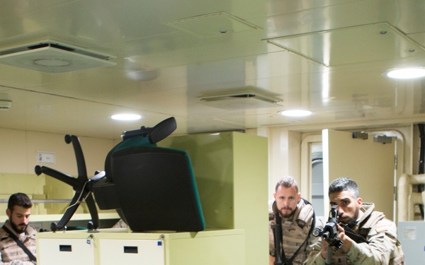 U.S. &amp; Spanish Marines conduct CQB training during AMPHIBEX 16.1