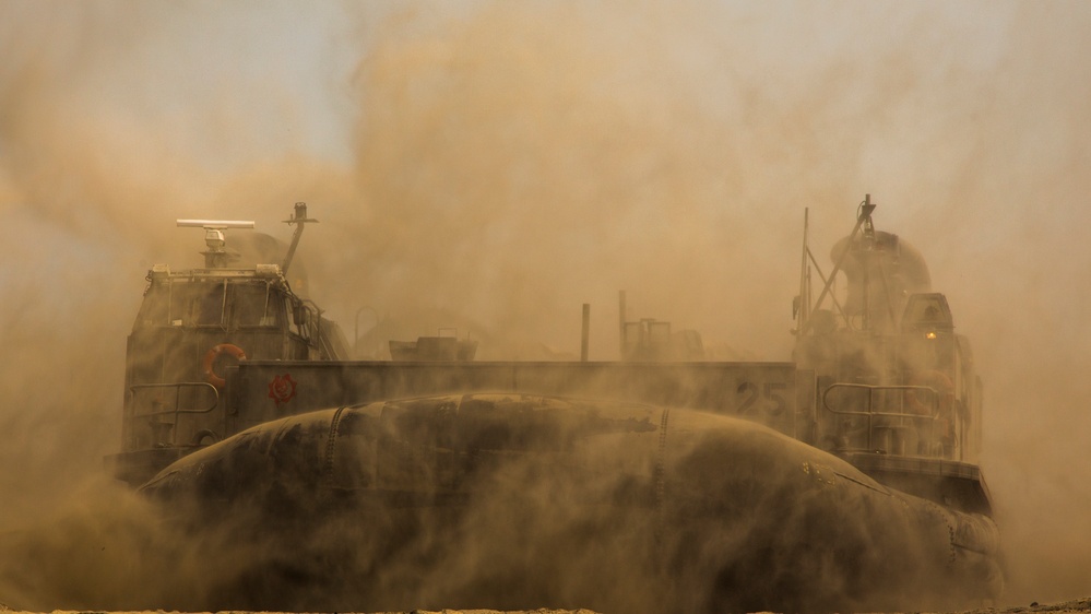 LOS Marines conduct beach operations